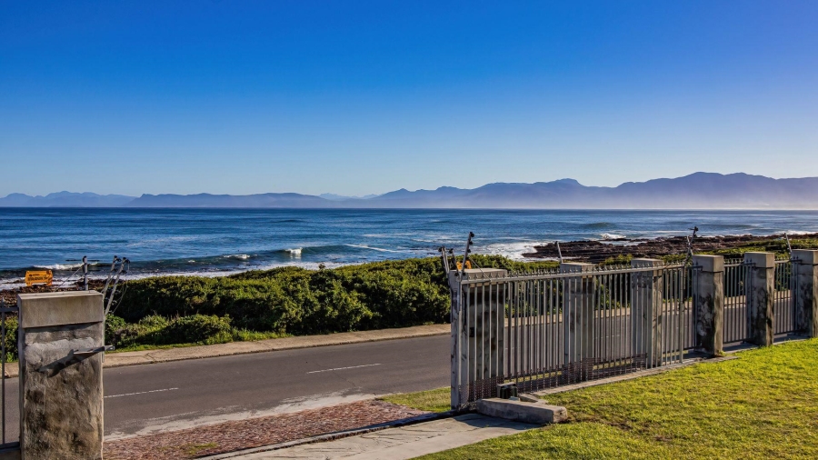 4 Bedroom Property for Sale in Perlemoenbaai Western Cape